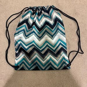 Thirty-One Cinch Sac in Dotty Chevron